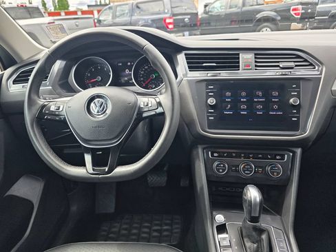 Used 2020 Volkswagen Tiguan SE FWD image 10