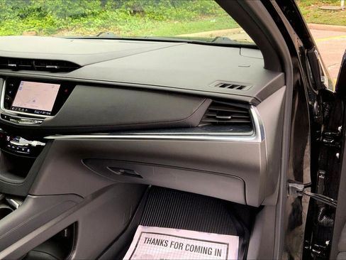 Used 2025 Cadillac XT5 Premium Luxury w/ Technology Package AWD/4WD image 17
