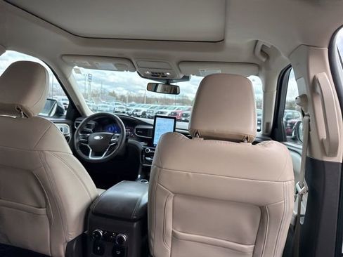 Used 2023 Ford Explorer Platinum w/ Technology Package image 30