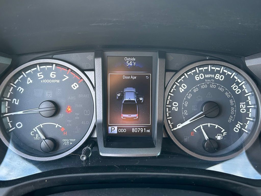 Used 2019 Toyota Tacoma TRD Sport AWD/4WD image 17