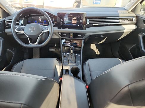 Certified 2025 Volkswagen Jetta SE FWD image 11