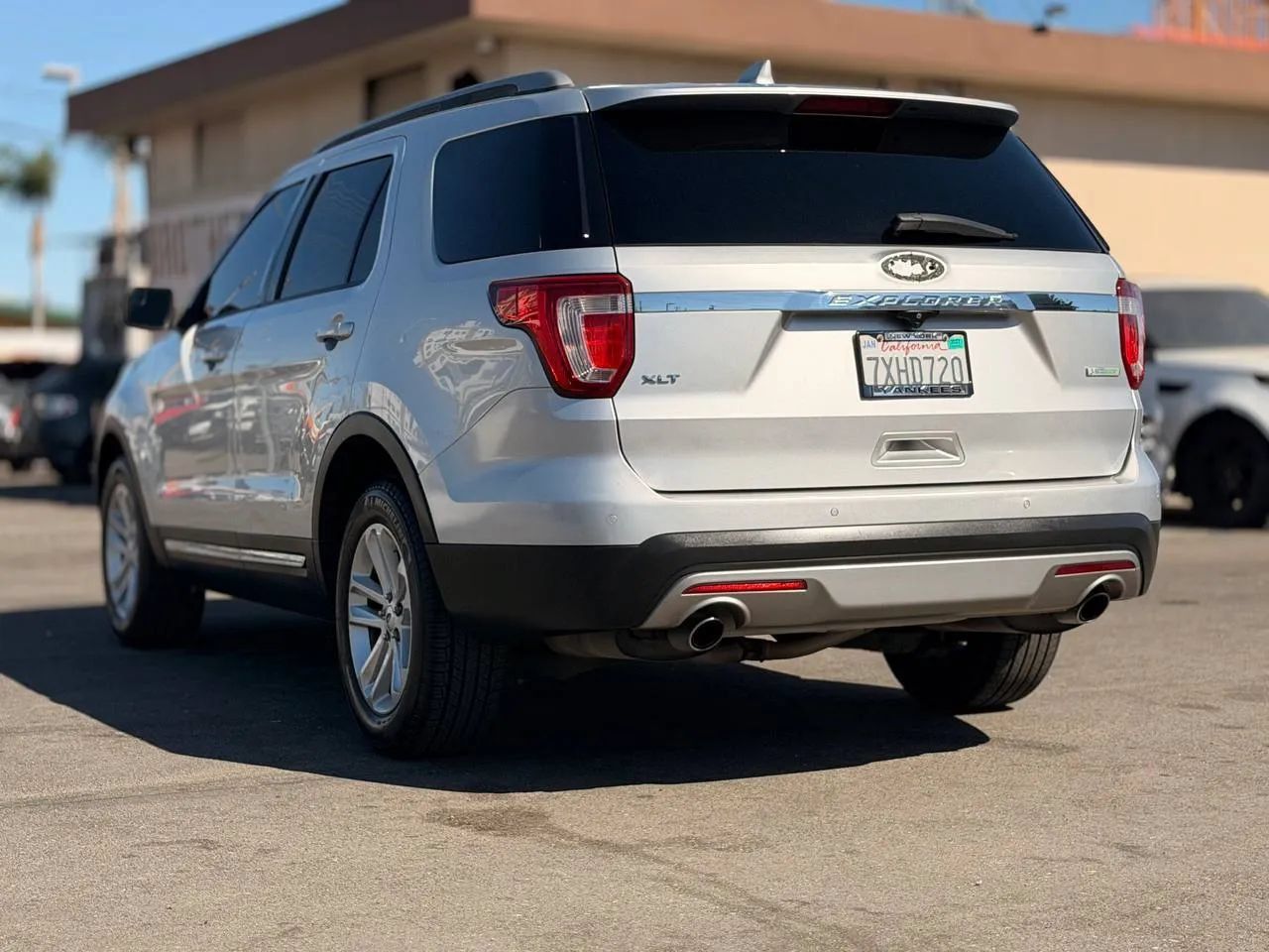 Used 2017 Ford Explorer XLT FWD image 13