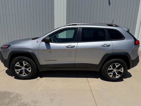 Used 2017 Jeep Cherokee Trailhawk w/ Comfort/Convenience Group AWD/4WD image 1