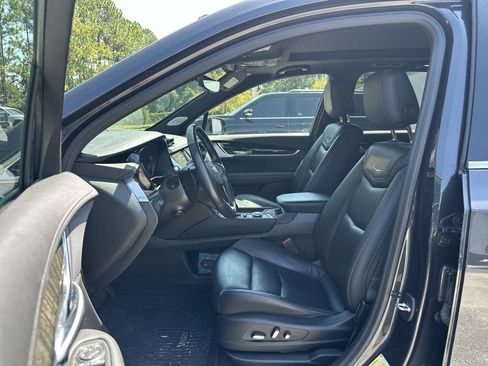 Used 2023 Cadillac XT6 Premium Luxury w/ Technology Package FWD image 10