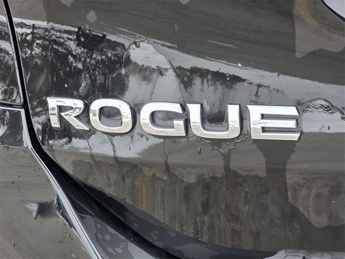 Used 2018 Nissan Rogue SV w/ Premium Package image 12