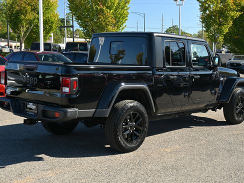 Used 2022 Jeep Gladiator Sport image 15