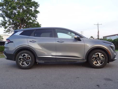 Used 2025 Kia Sportage LX FWD image 4