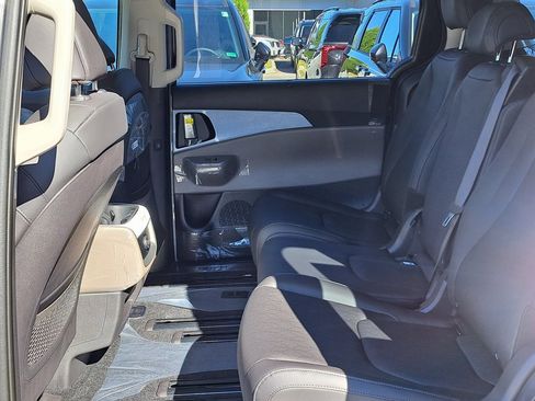 New 2026 Kia Carnival EX image 13