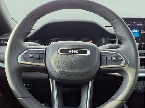 Used 2024 Jeep Compass Latitude AWD/4WD image 9