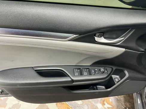 Used 2018 Honda Civic Touring image 22