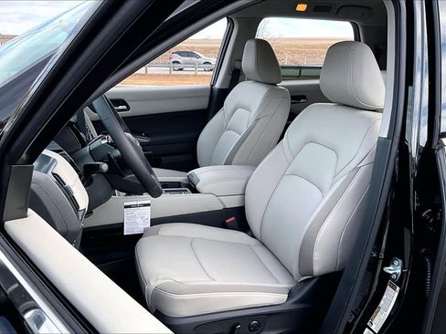 New 2026 Nissan Pathfinder SL image 9