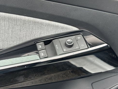 Used 2023 Volkswagen ID.4 Pro image 17