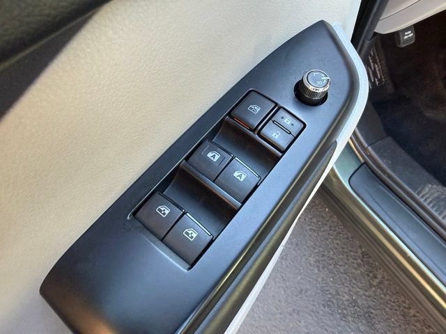 Used 2018 Toyota Highlander XLE AWD/4WD image 12