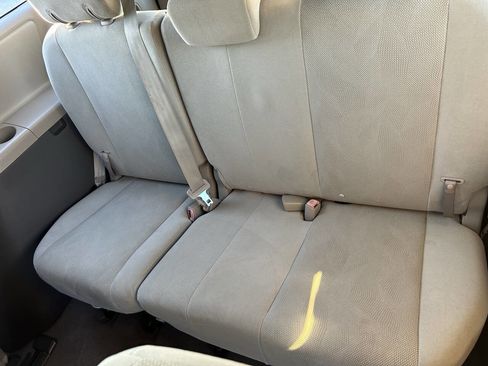 Used 2013 Toyota Sienna L image 8