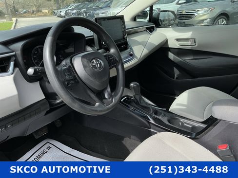 Used 2022 Toyota Corolla LE image 20