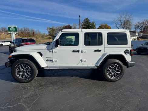 Used 2024 Jeep Wrangler Unlimited Sahara image 3