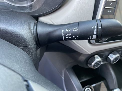 Used 2021 Nissan Versa SV image 28