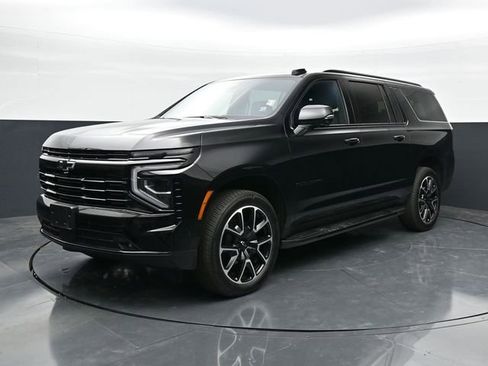 Used 2025 Chevrolet Suburban RST w/ Comfort Package AWD/4WD image 3