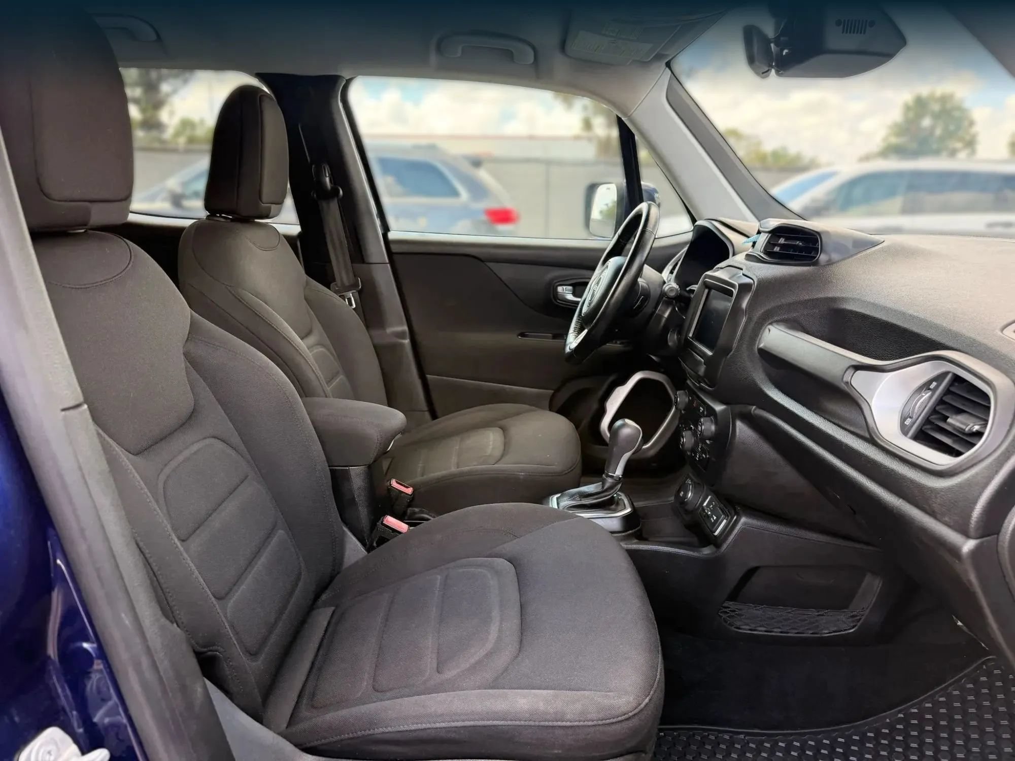 Used 2018 Jeep Renegade Latitude w/ Cold Weather Group AWD/4WD image 18