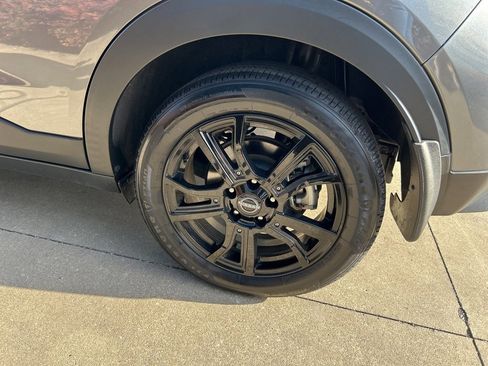 Used 2023 Nissan Kicks SV image 9