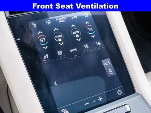 Used 2022 Porsche Taycan image 20