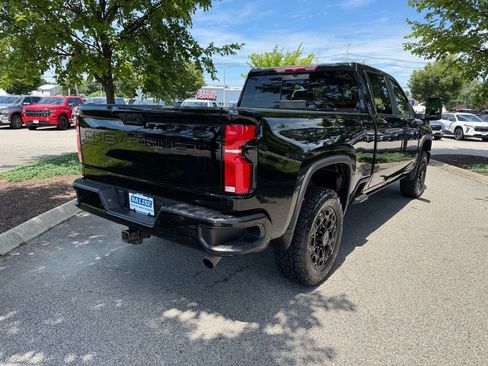 Used 2024 Chevrolet Silverado 2500 LT w/ Midnight Edition AWD/4WD image 5