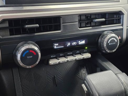 Used 2025 Toyota 4Runner SR5 AWD/4WD image 28