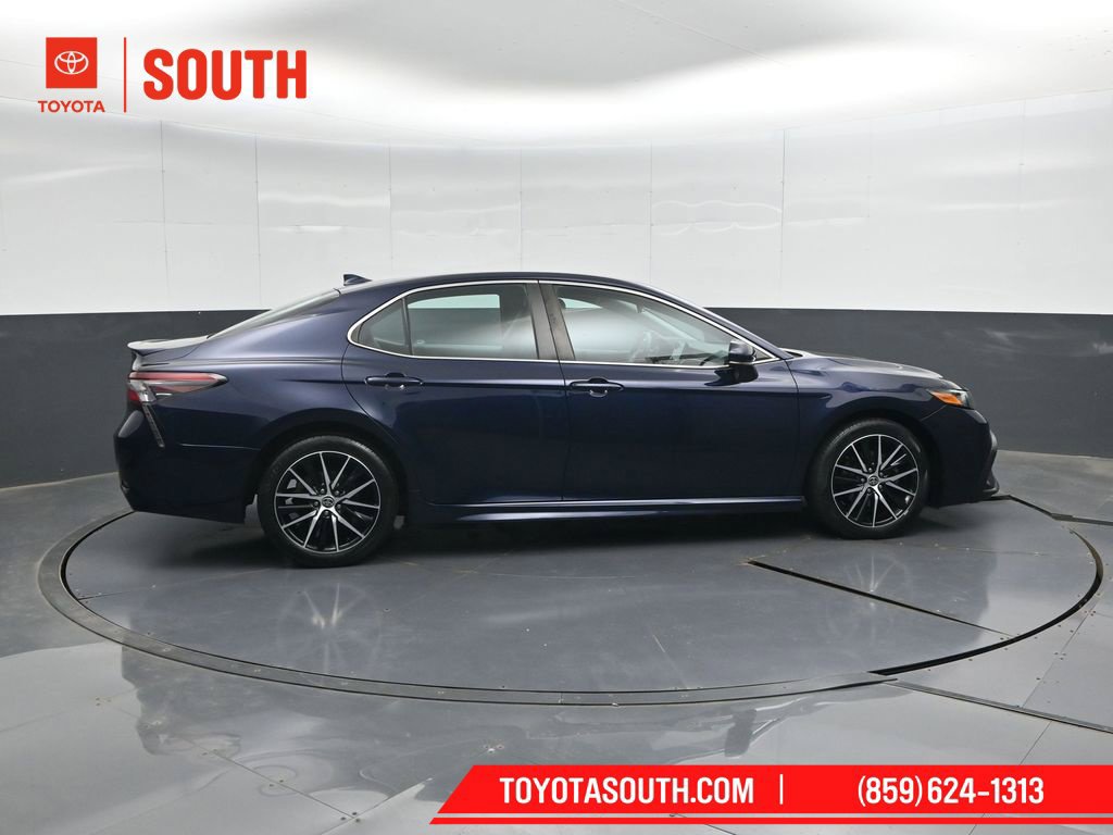 Used 2021 Toyota Camry SE FWD image 3