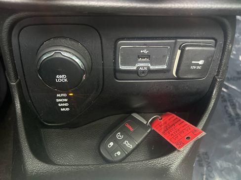 Used 2016 Jeep Renegade 75th Anniversary AWD/4WD image 23