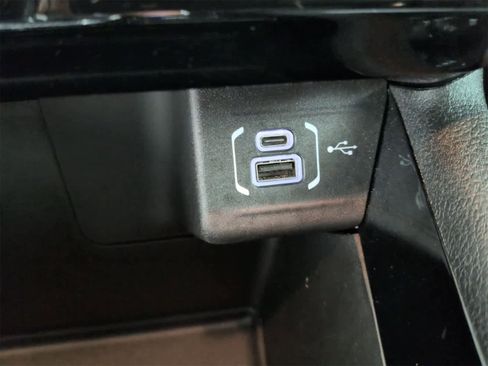 Certified 2025 Jeep Compass Limited image 31