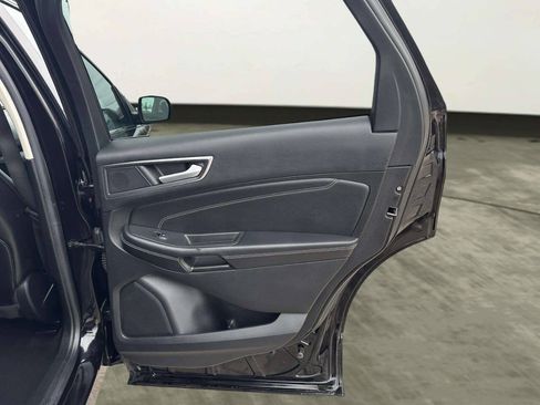 Used 2021 Ford Edge Titanium AWD/4WD image 17