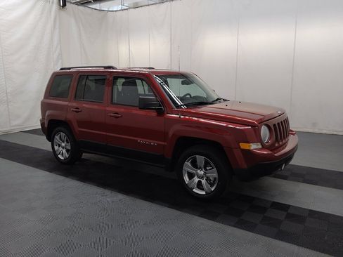 Used 2014 Jeep Patriot Latitude AWD/4WD image 11