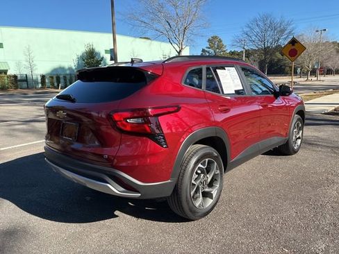 Used 2025 Chevrolet Trax LT w/ Driver Confidence Package image 3