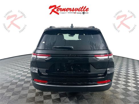 New 2025 Jeep Grand Cherokee Altitude image 6