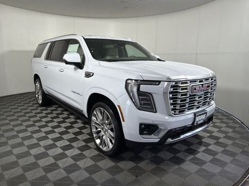 New 2026 GMC Yukon XL Denali w/ Denali Reserve Package AWD/4WD image 10