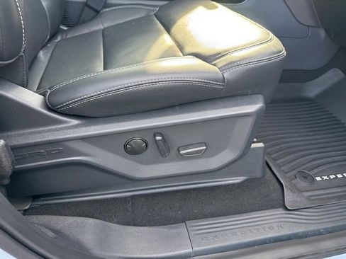 Used 2025 Ford Expedition Platinum w/ Driver's Package image 28