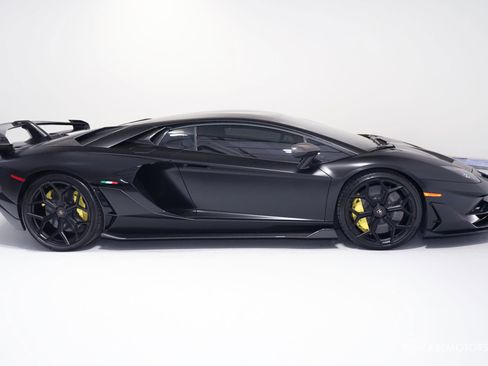 Used 2019 Lamborghini Aventador SVJ AWD/4WD image 4