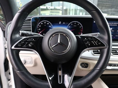 Used 2025 Mercedes-Benz GLS 450 4MATIC image 42