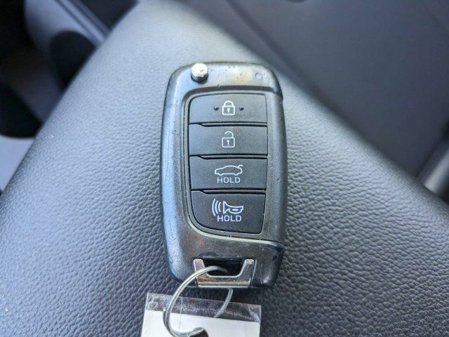 Used 2023 Hyundai Elantra SE FWD image 27