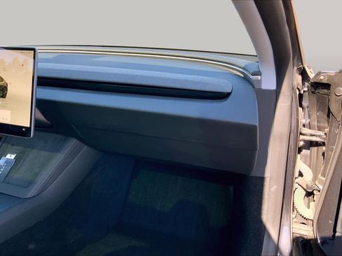 Used 2024 Tesla Model 3 Standard Range RWD image 17
