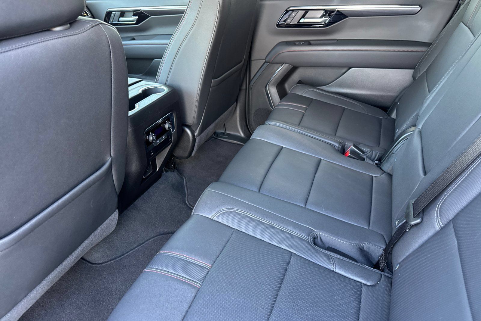 Certified 2026 Chevrolet Suburban RST RWD image 13