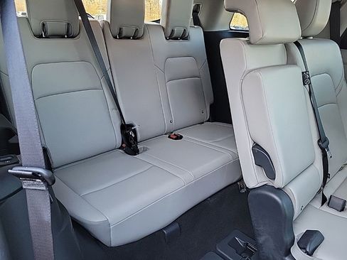 Used 2024 Nissan Pathfinder SL image 16