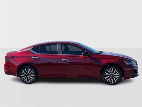 New 2025 Nissan Altima 2.5 SV image 8