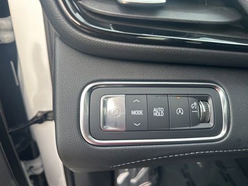 Used 2025 Buick Enclave Sport Touring w/ Super Cruise Package FWD image 38