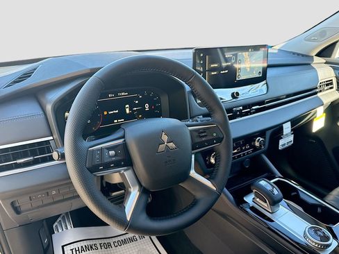 New 2026 Mitsubishi Outlander SEL image 9