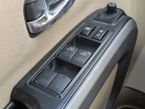 Used 2015 Nissan Titan SV w/ SV Value Truck Package image 22