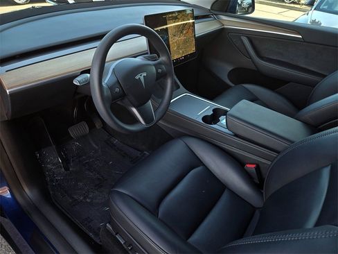 Used 2023 Tesla Model Y Long Range image 9
