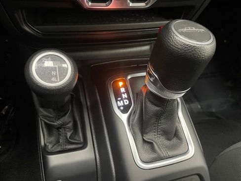 Used 2022 Jeep Gladiator Sport image 6