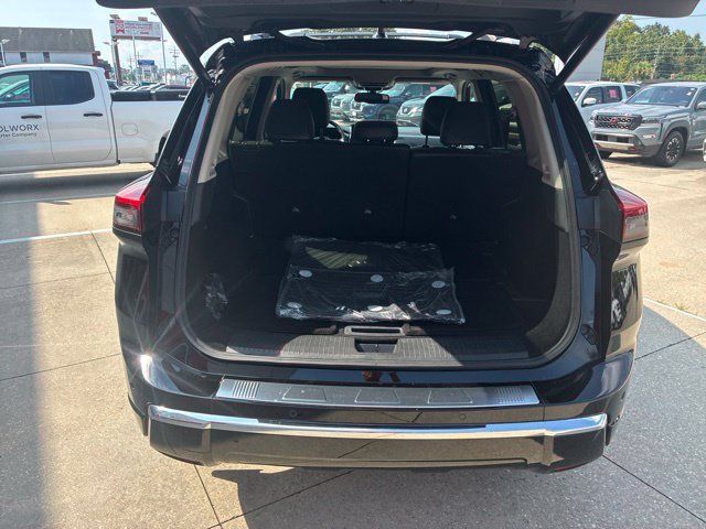 Used 2025 Nissan Rogue Platinum FWD image 8