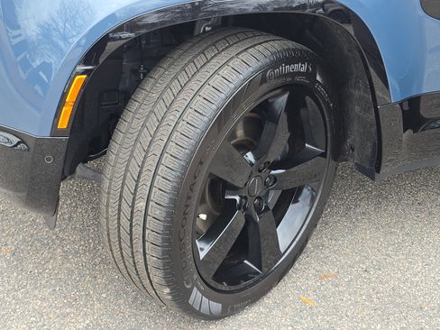 New 2026 Land Rover Defender 110 X-Dynamic SE image 32